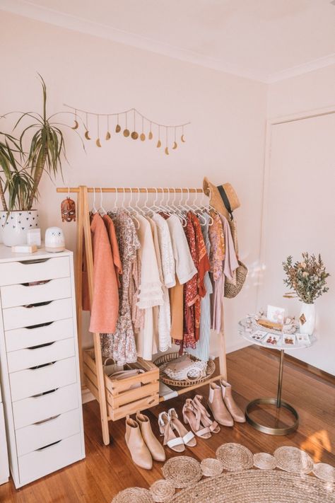 Spare Room Wardrobe, Daybed Closet Room, Spare Room Into Closet, Boho Makeup Room, Spare Room Dressing Room Ideas, Spare Bedroom Closet Ideas, Spare Bedroom Into Walk In Closet, Spare Room Walk In Closet, Spare Room Closet