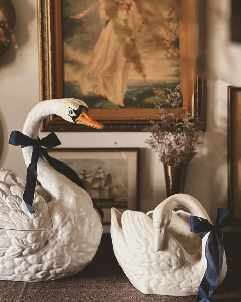 Went treasure hunting with my girl @leggo.my.meago this morning and it did not disappoint. Another day, another swan and this one might be… | Instagram Swan Decor Vintage, Christmas Gift Wrapping Diy, Swan Decor, Duck Decor, Swans Art, Treasure Hunting, Divine Design, Diy Gift Wrapping, Whimsical Decor