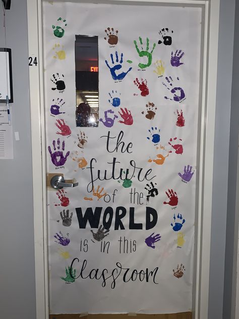 Classroom Door Painting Ideas, Class Door Decoration Ideas For Nursery, Toddler Bulletin Boards, Kindergarten Door, Class Door Decorations, Five Senses Worksheet, Preschool Door, Scriptures For Kids, Kids Door