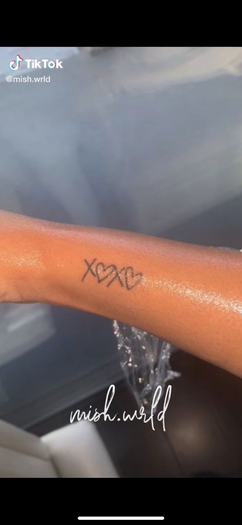 Xoxo Wrist Tattoo, Xoxo Tattoo Ideas, Xoxo Tattoo, Xo Tattoo, Tattoo On Arm, Arm Tats, On Tattoo, Pretty Tattoos For Women, Discreet Tattoos