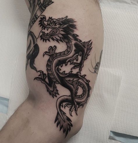 Traditional Tattoo Dragon, Traditional Tattoo Man, Ant Tattoo, Black Dragon Tattoo, Dragon Head Tattoo, Tattoos Dragon, Traditional Dragon, Harry Tattoos, Tattoo Catalog