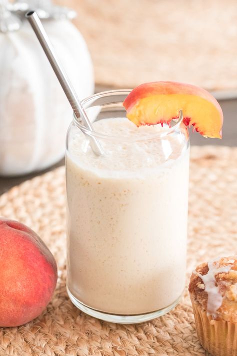 Peach Milk Peach Milk Tea, Freezing Peaches, Mixology Recipes, Canteloupe, Peach Milk, Candy Apple Recipe, Frozen Peaches, A Glass Of Milk, Peach Recipes