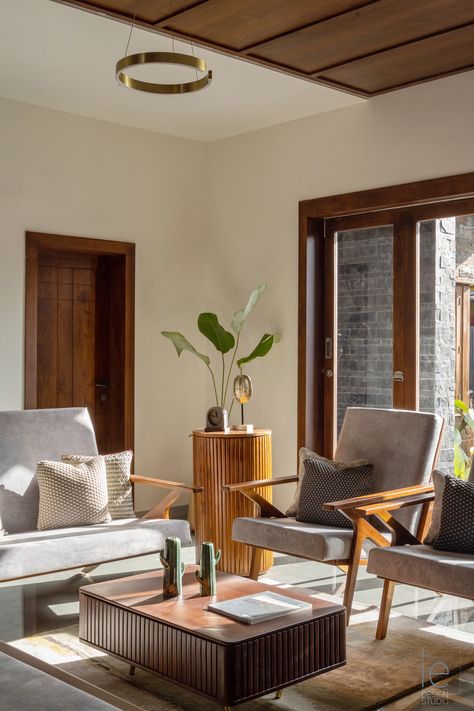 The Living room in the "Hope" residence by The Inside Eye Design Studio based in Kerala features custom-made teak furniture upholstered in Suede fabric. #livingroom #livingroomideas #contemporarylivingroom #Indianhomelivingroom #livingroomdesign #livingroomfurniture #livingroommodern #modernhomes #traditionalliving European Furniture Living Rooms, Kerala Interior Design Living Rooms, Kerala Living Room Designs, Living Room Kerala, Interior Board, Traditional Design Living Room, Kerala Houses, Lounge Chairs Living Room, Centre Table