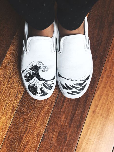 Painted White Vans, Painted Vans Slip On, Vans Slip On Outfit, Custom Slip On Vans, Vans Wallpaper, Outfits With Vans, Shoe Art Designs, Canvas Shoes Diy, Vans Painted