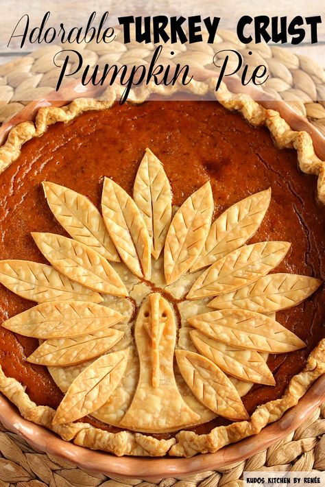 This Adorable Turkey Crust Pumpkin Pie is easy to recreate, and will amaze your family and friends this holiday season. Let me show you how easy it is to assemble, and bake. - Kudos Kitchen by Renee - kudoskitchenbyrenee.com Creative Pie Crust, Pumpkin Pie Crust, Pie Crust Art, Decorative Pie Crust, Pie Crust Designs, Pie Decoration, Holiday Pies, Thanksgiving Pies, Thanksgiving Treats