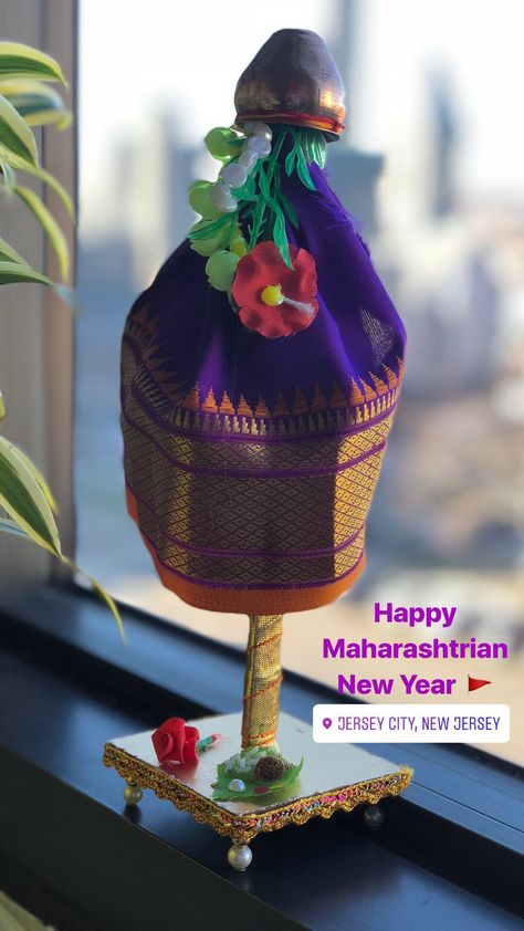 Gudi Padwa Decoration Ideas, Gudi Padwa Snap, Gudipadva Image, Gudipadwa Photoshoot, Snap Captions, Festival Pictures, Diy Screen Door, Diy Screen, Food Captions