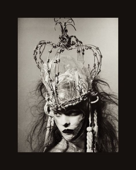 WABI SABI Scandinavia - Design, Art and DIY.: Dressed for a Nobel Prize Banquet Wire Crown, Robert Mapplethorpe, Dark Beauty, Tiaras And Crowns, Sirens, Mad Hatter, Art Director, Costume Design, Headdress