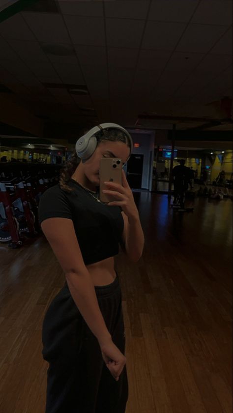 #arms #biceps #progress #gymlife #gym #gymshark #gymjunkie #workout #exercise #aesthetic #lifestyle #ideas #daily Bicep Gym, Girl Biceps, Exercise Aesthetic, Gym Poses, Gym Photos, Gym Aesthetic, Arm Day, Biceps Workout, Bicep Curls