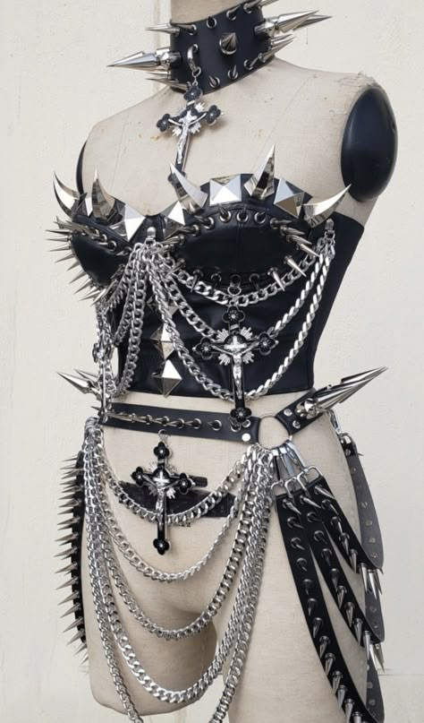 Spiky Outfits, Spiked Outfit, Concert Outfit Punk, Outfits With Harness, Spikes Aesthetic, Metal Festival Outfit, Emo Concert Outfit, Metal Concert Outfit, Emo Concert