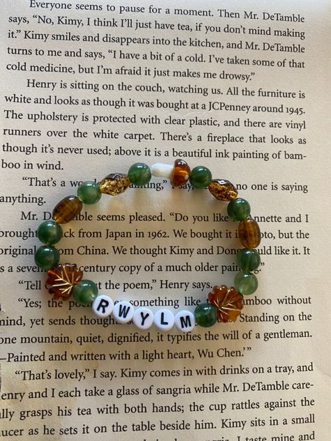 Beaded Bracelets Eras Tour, Eras Tour Friendship Bracelets Evermore, Evermore Friendship Bracelet Ideas, Evermore Bracelet Ideas, Ts Friendship Bracelets, Friendship Bracelets Taylor Swift Ideas, Evermore Friendship Bracelet, Evermore Bracelet, Friend Ship Bracelets