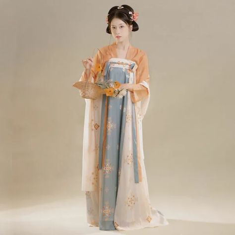 Shop Women's Hanfu Dress & Clothing - Newhanfu 2022 Tang Hanfu, Chinese Historical Fashion, Tang Dynasty Hanfu, Subculture Fashion, Hanfu Women, Chinese Attire, Cultural Clothes, Hanfu Hairstyles, Ancient Chinese Clothing