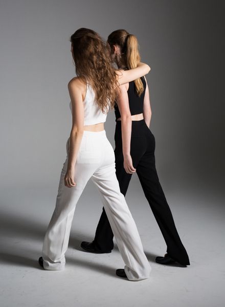 Voluminous bottoms with slim cropped tops. Spring 2015 - Ready to Wear - A.L.C. Jumpsuit Chic, Solid & Striped, Cabaret, Yin Yang, Modern Luxury, New Black, Designing Women, Dress To Impress, Spring Fashion