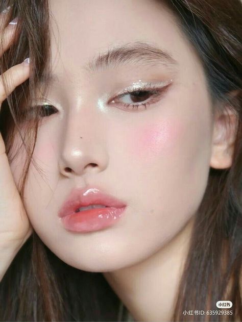 Eyeshadow Inspo Simple, Ethereal Aesthetic Makeup, Glitter Eyeshadow Looks, Viral Tiktok Makeup, Thai Makeup, Asian Makeup Looks, Soft Makeup Looks, Ulzzang Makeup, Makeup Idea