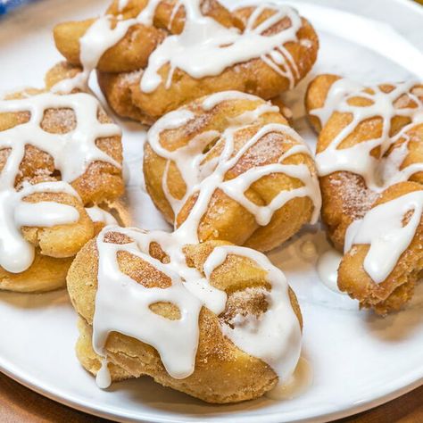 This is an easy, fun, and tasty cinnamon sugar knots recipe that the kids can help you make. My granddaughter helped her mommy make these sugar knots and they turned out amazing. She had so much fun! These cinnamon knots are super yummy! Cinnamon sugar knots are homemade donuts that are tied in a knot and then deep-fried. After that, cinnamon and sugar are sprinkled on top. We couldn’t resist so we drizzled some icing on them (optional) to really make them taste fantastic! These sugar knots ... Cinnamon Sugar Knots, Cinnamon Knots, Pumpkin Lasagna, Homemade Donuts, Homemade Whipped Cream, Super Yummy, Cinnamon Sugar, Deep Fried, Diy Food