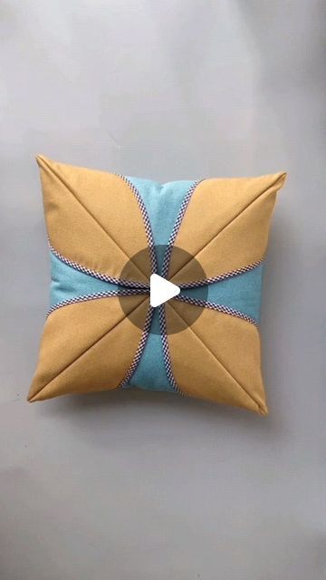 Almoadones Ideas Decor, Origami Pillow, Sewing A Pillow, Cushion Covers Ideas, Sewing Pillow Patterns, Sewing Pillows Ideas, Cute Throw Pillows, Making Pillows, Homemade Pillows