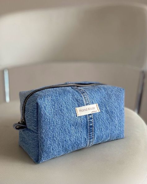 Sewing Makeup Bag, Vestiti In Jeans, Denim Pouch, Tas Denim, Canvas Bag Diy, Denim Crafts Diy, Sac Diy, Sewing Machine Projects, Diy Bag Designs