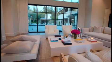 Estilo Khloe Kardashian, Kardashian House, Khloe Kardashian House, Modern Brick House, Interior Design Living Room Modern, Kardashian Home, Living Room Themes, Luxury House Interior Design, Minimalist Interior Design