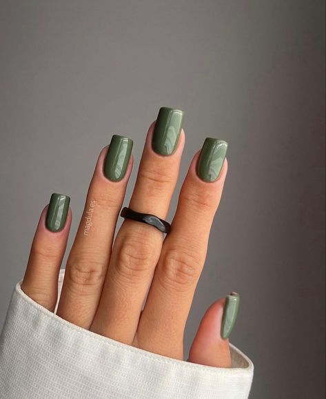 Khaki Nails, Sage Green Nails, Classy Almond Nails, Olive Nails, Sophisticated Manicure, Tech Videos, Navy Blue Nails, Green Nail Art, Green Nail Designs