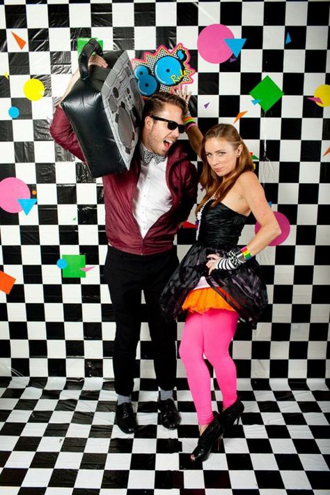 56+ Stunning Yet Simple DIY Photo Booth Backdrop Ideas Diy Fotokabine, Decades Party, 80s Halloween, 80s Birthday, 80s Party Decorations, 80s Birthday Parties, 1980s Party, 80's Party, 80s Photos