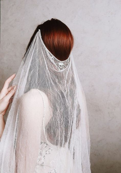 Unique Veils Headpieces, Wedding Hair Peices, Unique Veil, Dyi Wedding, Vintage Bridal Hair, Plan Checklist, Blush Fabric, Bridal Hair Veil, Veil Cathedral