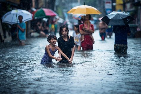 Flooding in Manila by Aloïs Peiffer, via Flickr Flooded House, Asia Trip, Tips For Traveling, Zhuhai, Filipino Culture, Animal Crafts For Kids, Rainy Night, Service Learning, Animal Crafts