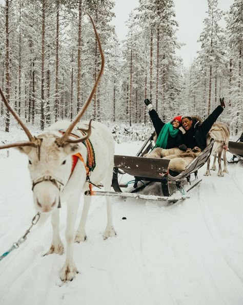 Tattoo Couple Goals, Couple Goals Pictures, Winter Portraits Photography, Tromso Norway, Romantic Photo, Winter Portraits, Goals Couple, Lapland Finland, Tattoo Couple