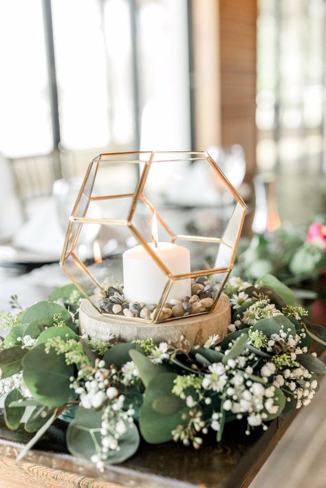 White And Gold Wedding Decor, Gold Wedding Decor, Geometric Centerpiece, Terrarium Centerpiece, White And Gold Wedding, Terrarium Wedding, Hawaii Wedding Photography, Eucalyptus Wedding, Geometric Wedding