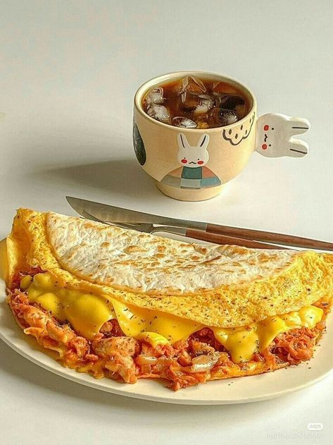 Omelette Wrap, Healthy Delicious Breakfast, Breakfast Omelette, Fluffy Eggs, Yummy Healthy Breakfast, Healthy Food Dishes, Healthy Food Motivation, Yummy Comfort Food, Healthy Lifestyle Food