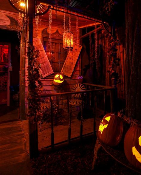 Abandoned House Halloween Decorations, Haunted Porch Ideas, Haunted Swamp Halloween, Fairy Garden Aesthetic, Fairy Garden Indoor, Diy Haunted House, Fairy Gardens Ideas, Swamp Theme, Garden Ideas Indoor