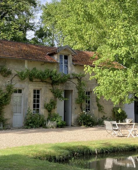 manoirdeplaisance French House Interior Provence France, French Country Houses, Mediterranean Farmhouse, Cottage Mansion, Provence House, Sky Window, Dream House Aesthetic, Mediterranean Aesthetic, Cottage Aesthetic