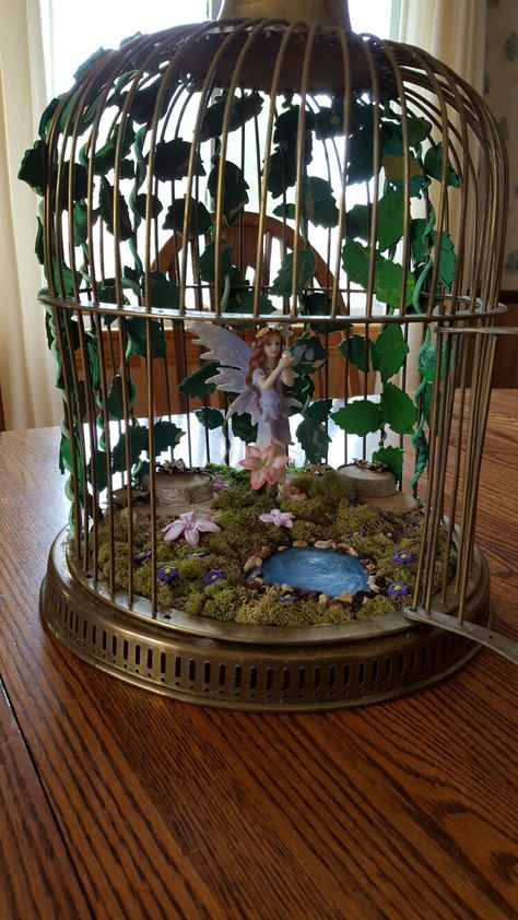 #FairyGarden #Birdcage #ClayAccents Birdcage Crafts Ideas, Fairy Birdcage, Fairy House Crafts, Quinceanera Cakes, House Crafts, Faeries Gardens, Forest Theme, Fairy Garden Diy, Fairy Gardens