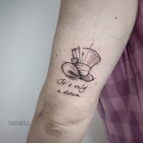 Mad Hatter Tattoo Ideas, Hatter Tattoo, Mad Hatter Tattoo, Tim Burton Tattoo, Alice And Wonderland Tattoos, Hat Tattoo, Wonderland Tattoo, Men Tattoos, Tattoos Geometric