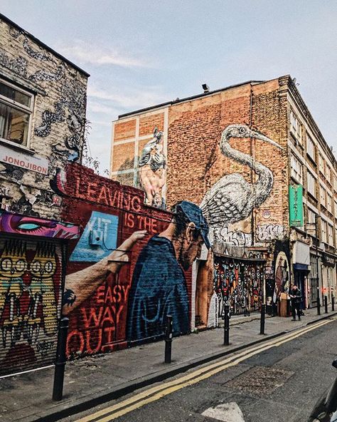 Brick Lane East London #london #londontravel #uktravel #roa #crane #bricklane #streetart #street #markets #hipster #eastlondon Paris Things To Do, Shoreditch London, London Attractions, London Baby, London Aesthetic, London Places, Brick Lane, Beautiful Streets, Things To Do In London