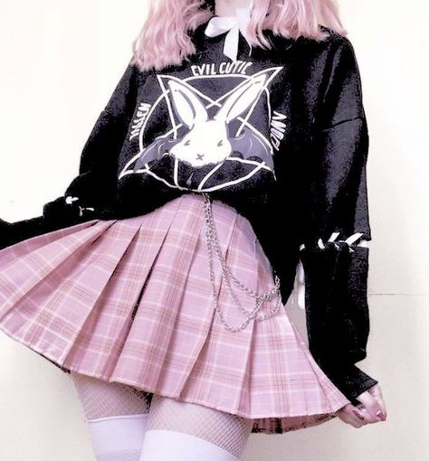 Kawaii Horror Outfits, Pink Aesthetic Clothes Pastel Goth, Cute Emo Outfits Pastel Goth, Pastel Goth Clothes Outfits, Hot Pink Goth Outfits, Kawaii Goth Outfit Ideas, Pastel Goth Clothing, Pastel Goth Femboy, Pastel Goth Outfit Ideas