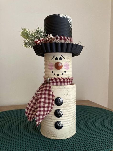 Tin Can Snowman, Kids Homemade Christmas Gifts, Can Snowman, Recycled Christmas Decorations, Tin Can Art, Diy Santa, Tin Can Crafts, Money Makers, Diy Snowman