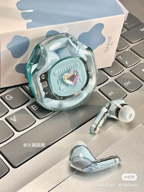 Aesthetic Earpods, Cute Earbuds, Earphones Aesthetic, Airpods Aesthetic, Headphone Aesthetic, Aesthetic Airpods, Samsung Galaxy Buds Pro, Headphones Apple, Airpod Pro Case