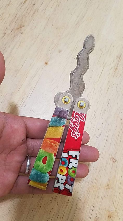 Butterfly Toy Knife made of cereal boxes and lego pieces Toy Knife, Butterfly Toy, Boards Of Canada, Cardboard Toys, Peacock Tail, Toy Making, Butterfly Knife, Cereal Boxes, Lego Toy