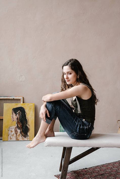 Side view of barefoot young woman in casual outfit embracing knees and thinking while sitting on bench in artist studio Sitting With Knees Up Pose, Dreamy Drawing, Thinking Pose, Sitting Pose Reference, Sitting On Bench, Knee Up, Anatomy Poses, Human Reference, Sitting Poses