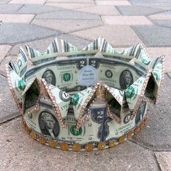 Crown Money, Money Crown, Birthday Money Gifts, Strange Fashion, Money Creation, Homemade Birthday Gifts, Graduation Money Gifts, Custom Money, Diy Graduation Gifts