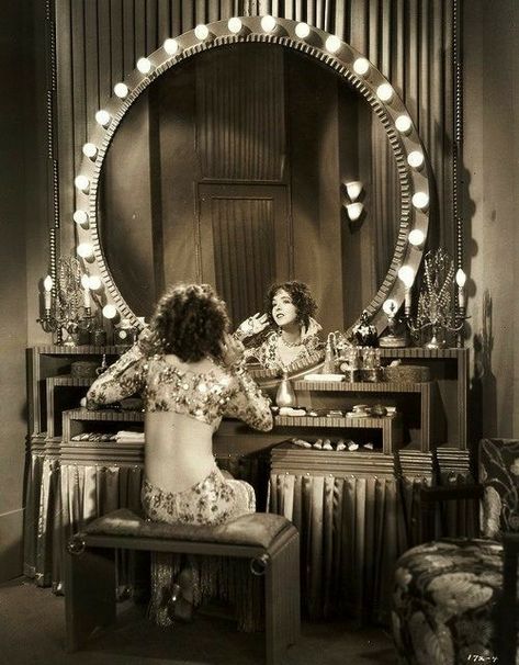 Vintage Dressing Rooms, Colleen Moore, Hollywood Vanity, Vintage Loft, Hollywood Mirror, Salon Suites, Vintage Dressing Tables, Vanity Room, Glam Room