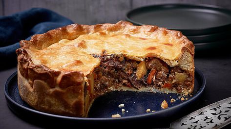 Steak and stout pie | Meat pie recipes | SBS Food Pie Savory, Guinness Pie, Savoury Pie, Homemade Pastry, Mary Berg, Easy Steak, Homemade Pastries, Hamburger Recipes, Meat Pie