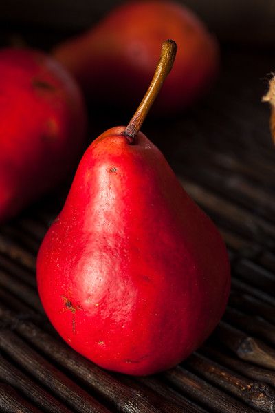 Vitamin Background, Reference Objects, Honduran Food, Fruit Photos, Red Pears, Red Pear, Simply Red, Beautiful Fruits, Growing Fruit