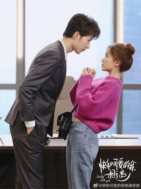 Warm Meet You Drama, Warm Meet You Chinese Drama, Li Geyang, Chinese Tv Shows, Korean Photoshoot, Man Hug, Film China, Yang Yang Actor, Drama Tv