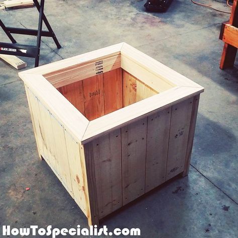 DIY Square Planter Box – HowToSpecialist – How to Build, Step by Step DIY Plans Homemade Planter Boxes, Step Planter Boxes, Diy Square Planter, Diy Planter Boxes Outdoor, Diy Wooden Planter Boxes, Large Wood Planter Boxes, Plant Box Diy, Planter Boxes Diy, Diy Planter Boxes