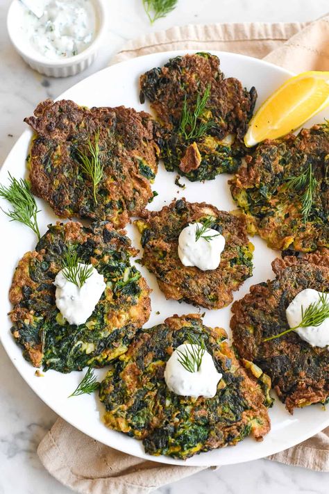 Spinach Patties Recipes, Veg Fritters Recipe, Vege Fritters, Spinach Cakes, Spinach Fritters, Bug Food, Paleo Salmon Cakes, Spinach Cake, Side Dishes For Fish