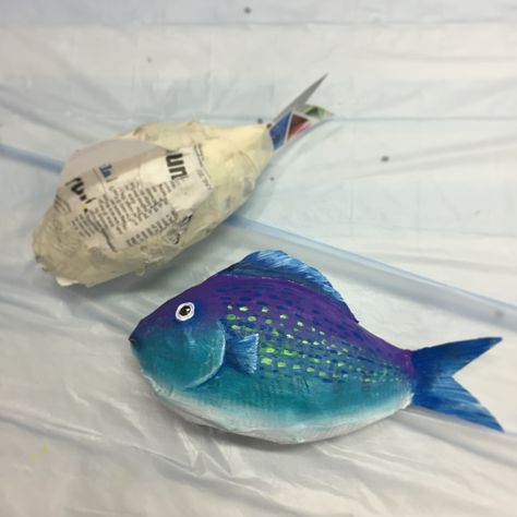 Engage Young Learners: Educational Paper Plate Activities. Paper Mache Fish, Classe D'art, Paper Mache Projects, Paper Fish, Paper Mache Animals, Paper Mache Sculpture, Paper Mache Art, Paper Mache Crafts, Fish Crafts