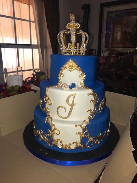 Royal Blue Sweet 15 Decorations, Chambelanes Royal Blue, Royal Blue Party Ideas, Royal Blue Cakes Quinceanera, Quincenero For Boy, Royal Blue And Gold Quince Theme, Boy Quinceanera Ideas, Royal Blue Quinceanera Cake Ideas, Royal Blue Cake Ideas