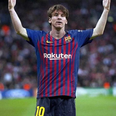 Messi Rare Pics, Lionel Messi Funny Pictures, Lionel Messi Old Pics, Messi Iconic Photos, Messi Life, L Messi, Leo Messi Old Pic, Young Messi, Messi Goals