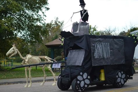 Spook My Ride! Golf Cart Community Halloween Parade - Official Visit Colonial Beach Virginia Travel & Tourism Halloween Camping Decorations, Halloween Parade Float, Golf Cart Parade, Colonial Beach Virginia, Golf Cart Decorations, Community Halloween, Colonial Beach, Halloween Camping, Halloween Circus