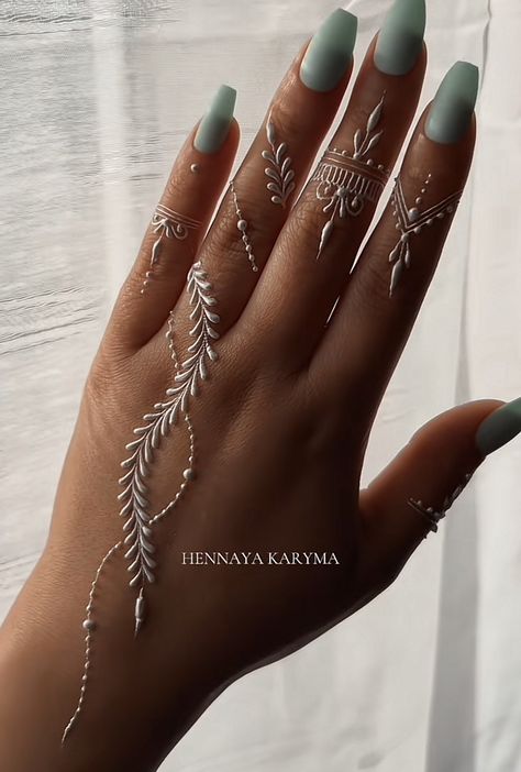 Long Mehndi Designs, White Henna Designs, Henna Designs Back, Henna Inspiration, Henna Tutorial, Finger Henna Designs, Henna Tattoo Hand, Pen Tattoo, Finger Henna